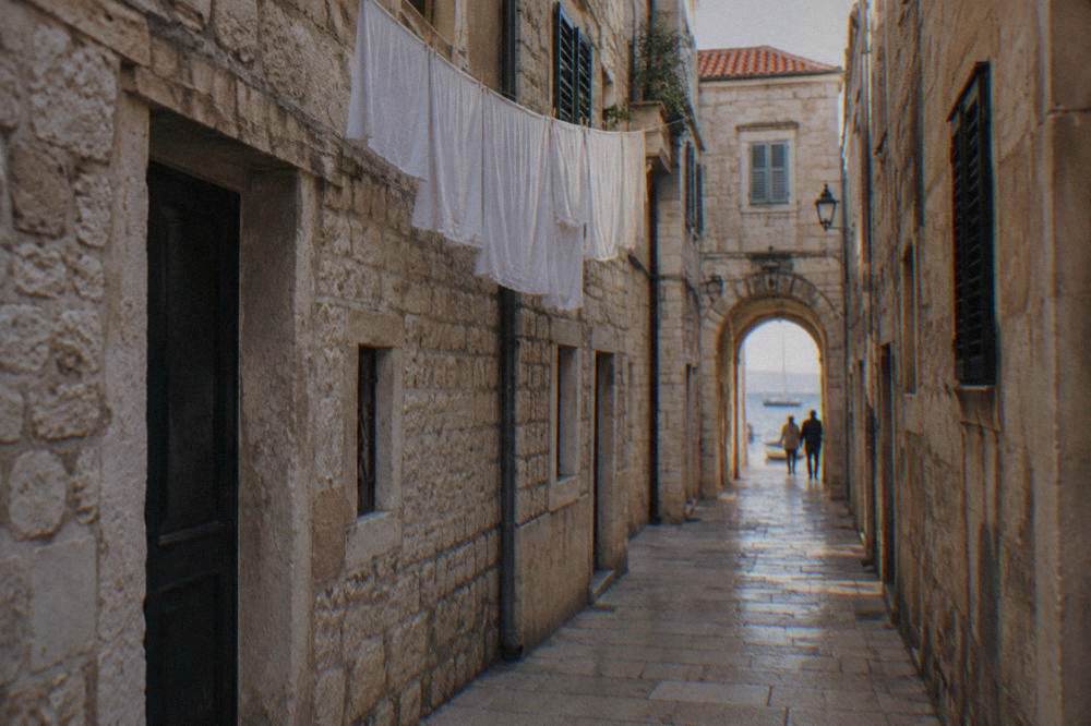 Narrow side alley off the main street with linens and an arch