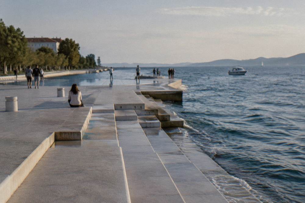 Marble sea steps and the glass-panel circle at the end of the promenade