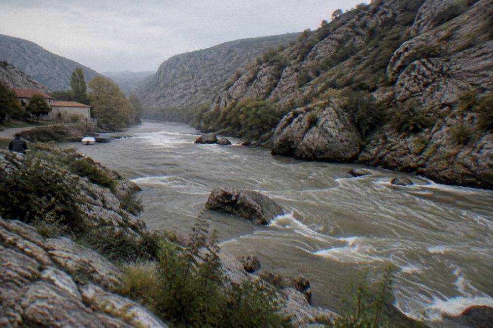 Fast higher river flow around boulders in the Zrmanja canyon